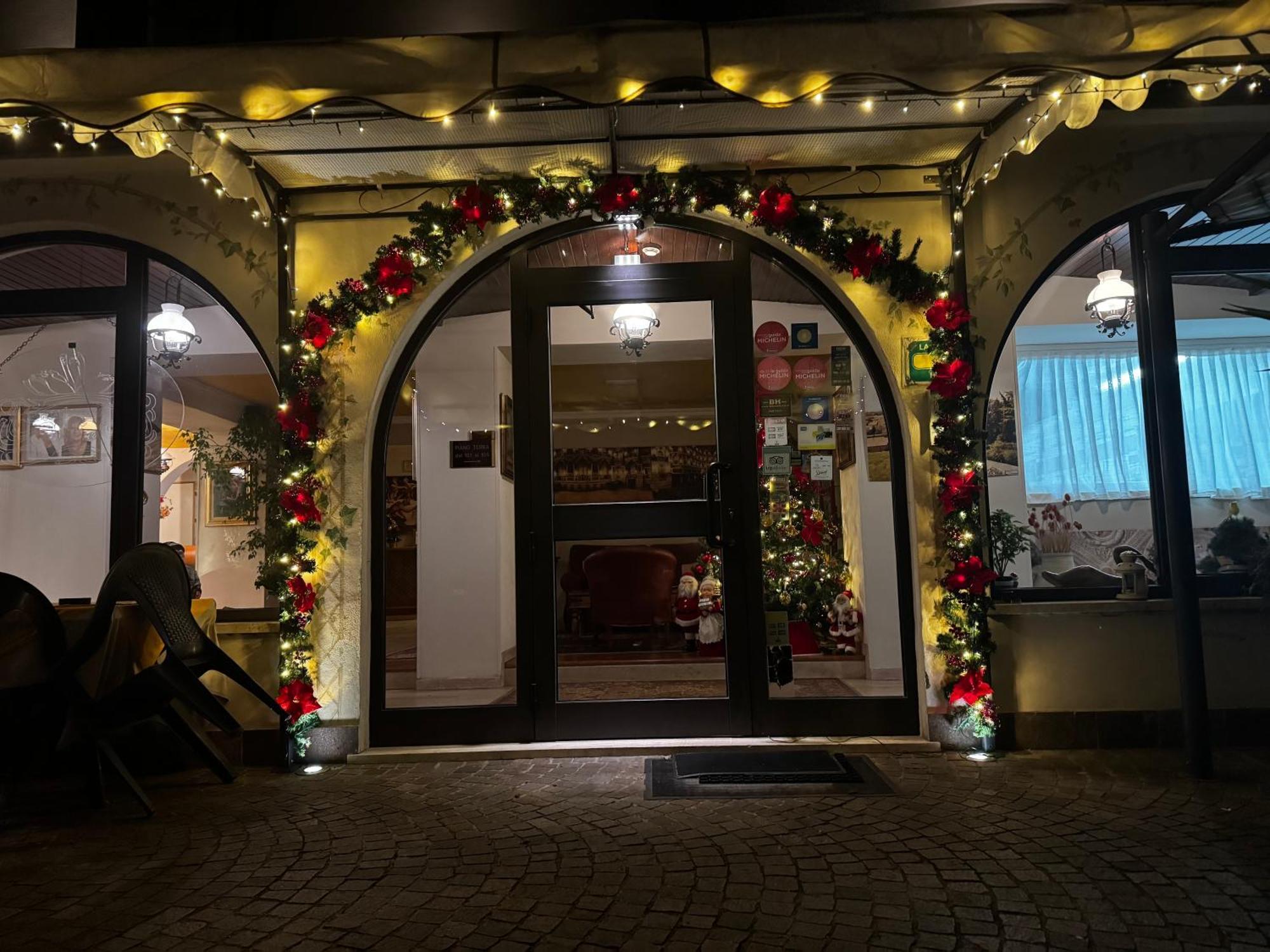 Hotel Ristorante La Grotta Castiglione Delle Stiviere Exterior foto