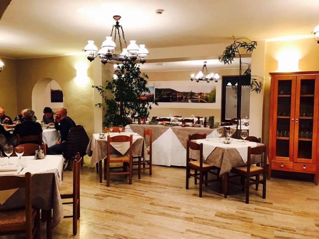 Hotel Ristorante La Grotta Castiglione Delle Stiviere Exterior foto