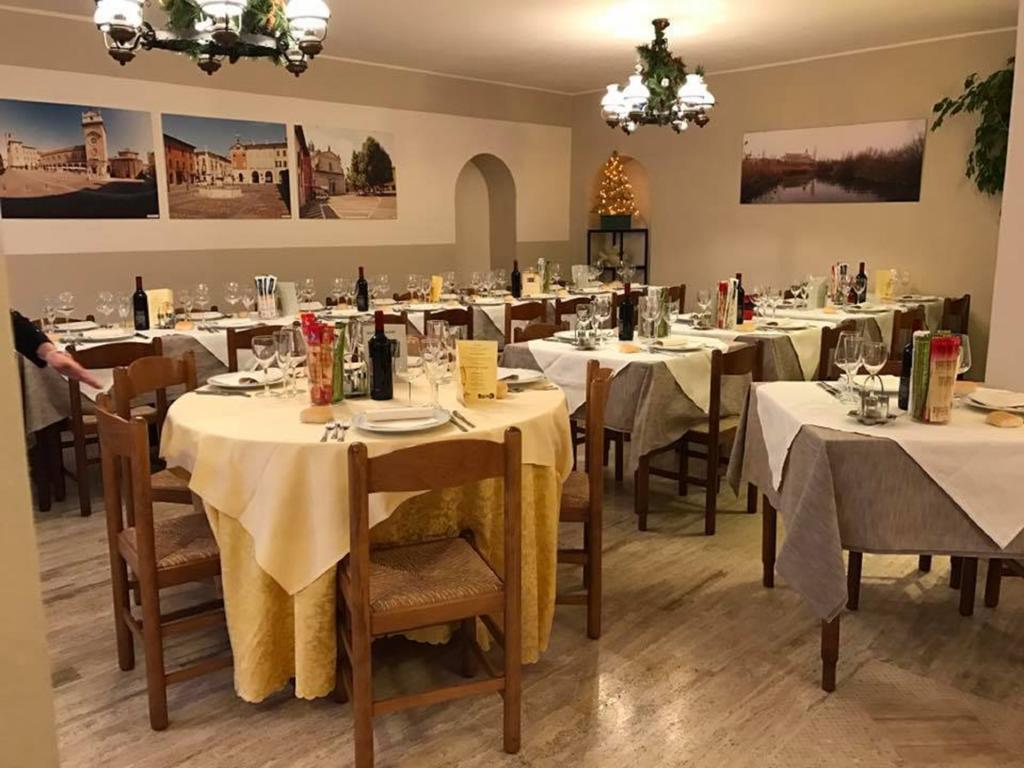 Hotel Ristorante La Grotta Castiglione Delle Stiviere Exterior foto