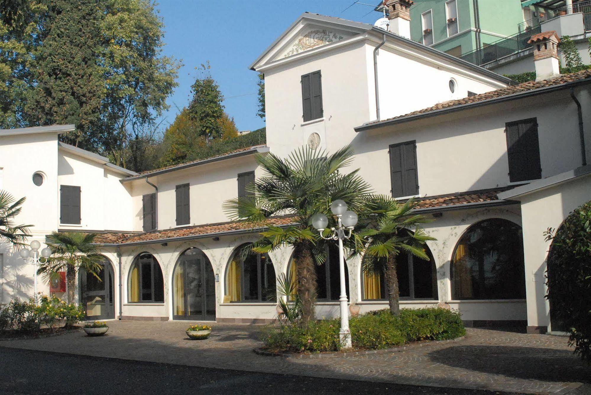 Hotel Ristorante La Grotta Castiglione Delle Stiviere Exterior foto