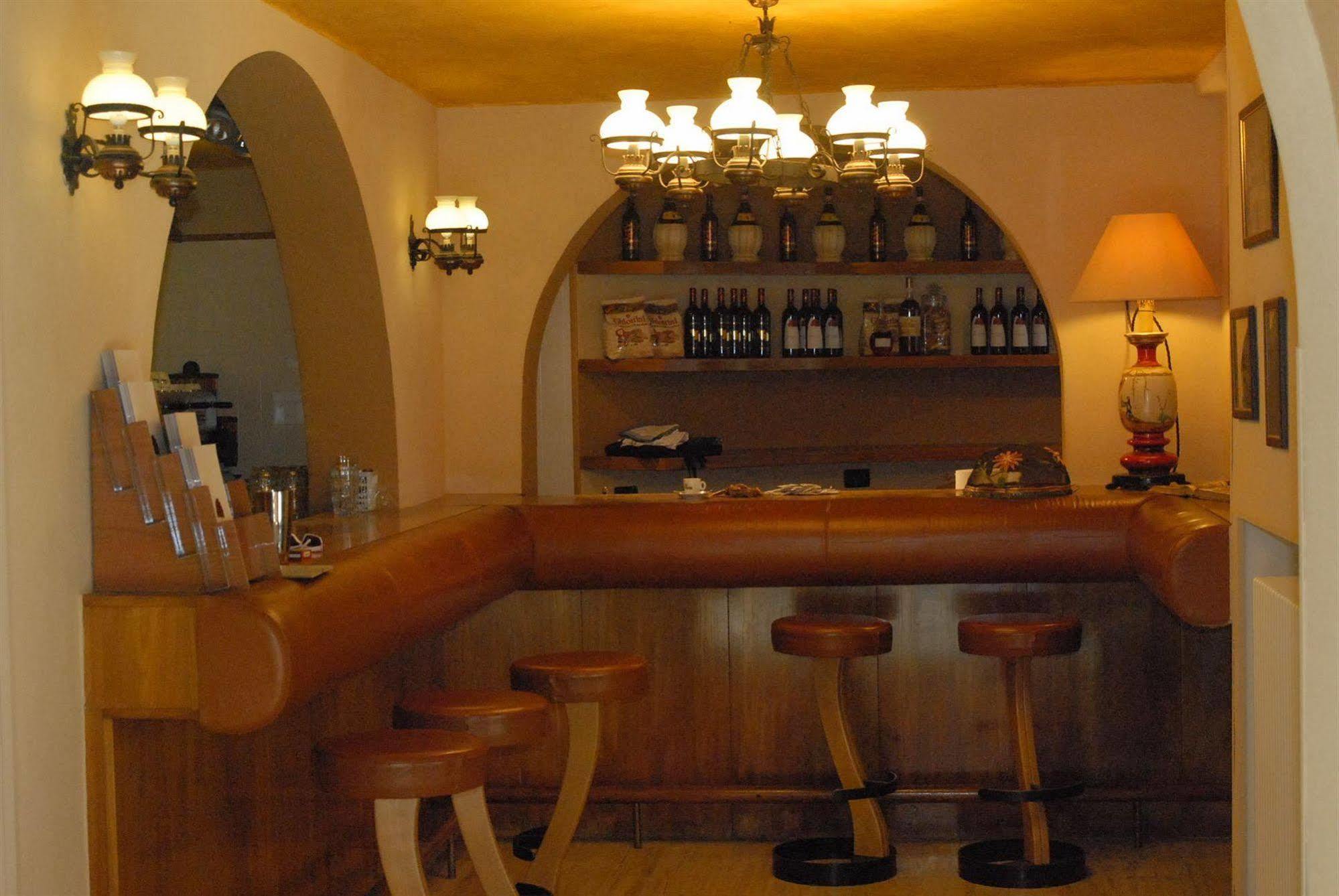 Hotel Ristorante La Grotta Castiglione Delle Stiviere Exterior foto